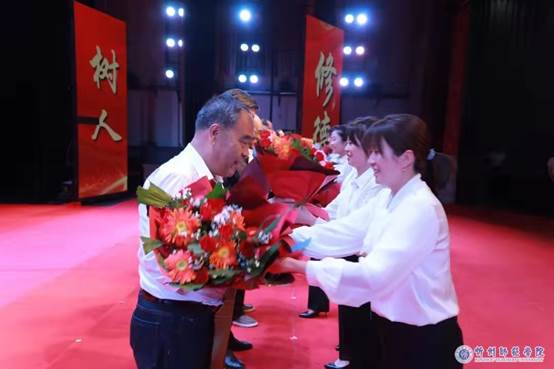 http://www.xztu.edu.cn/__local/A/37/2E/77343BDCA693B10697DAFE32E89_4603539D_46F85.jpg